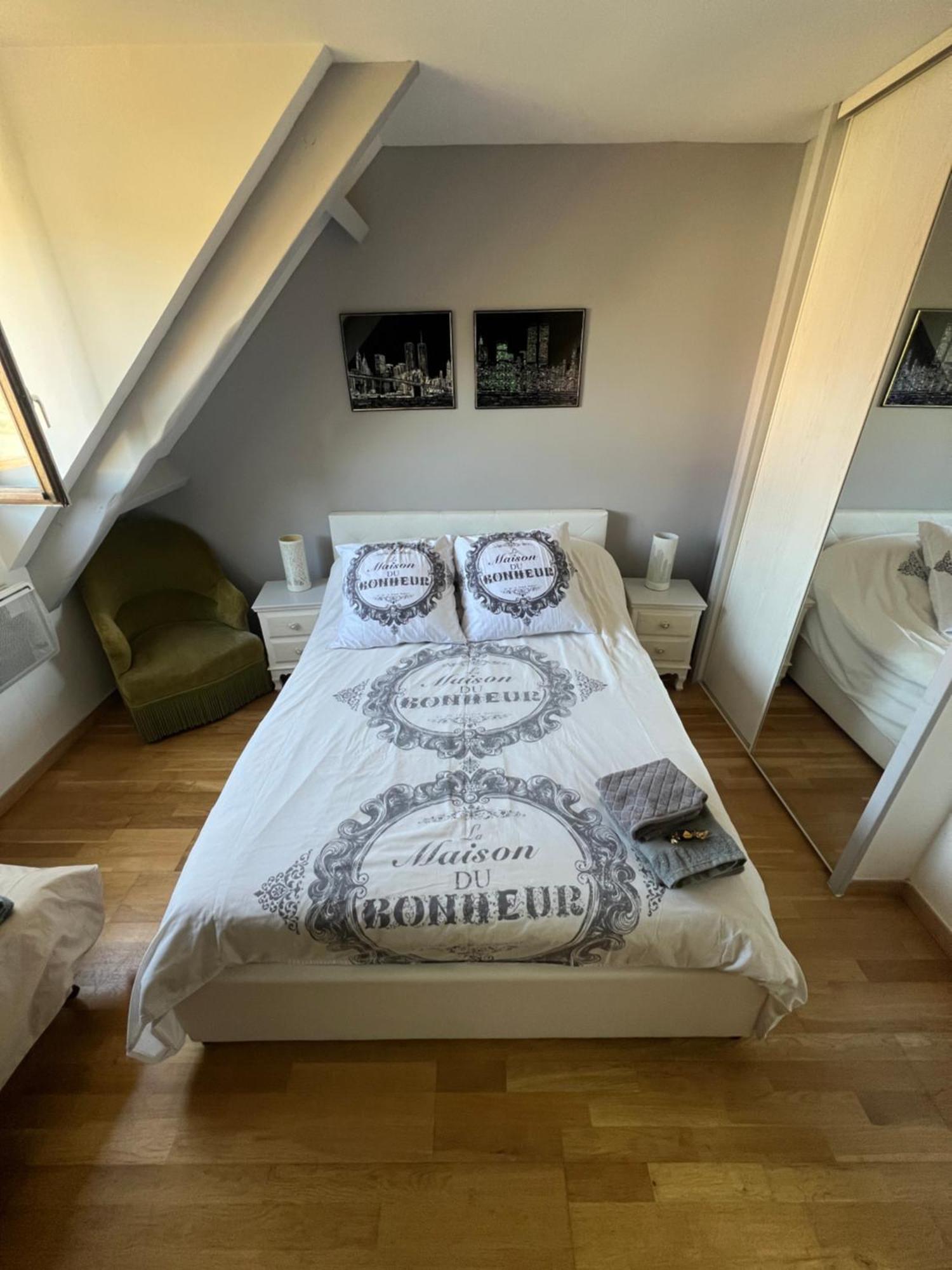 La Maison Du Bonheur Saintry-sur-Seine Esterno foto