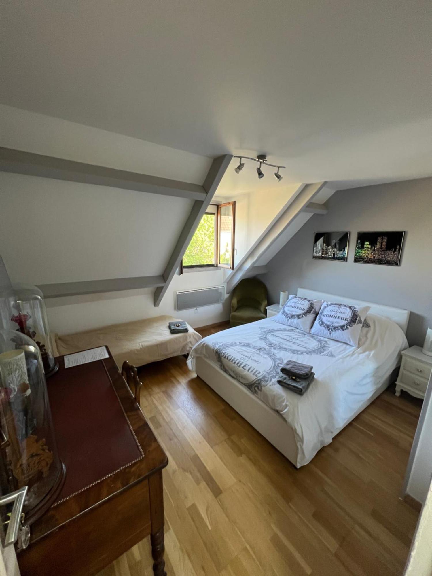 La Maison Du Bonheur Saintry-sur-Seine Esterno foto